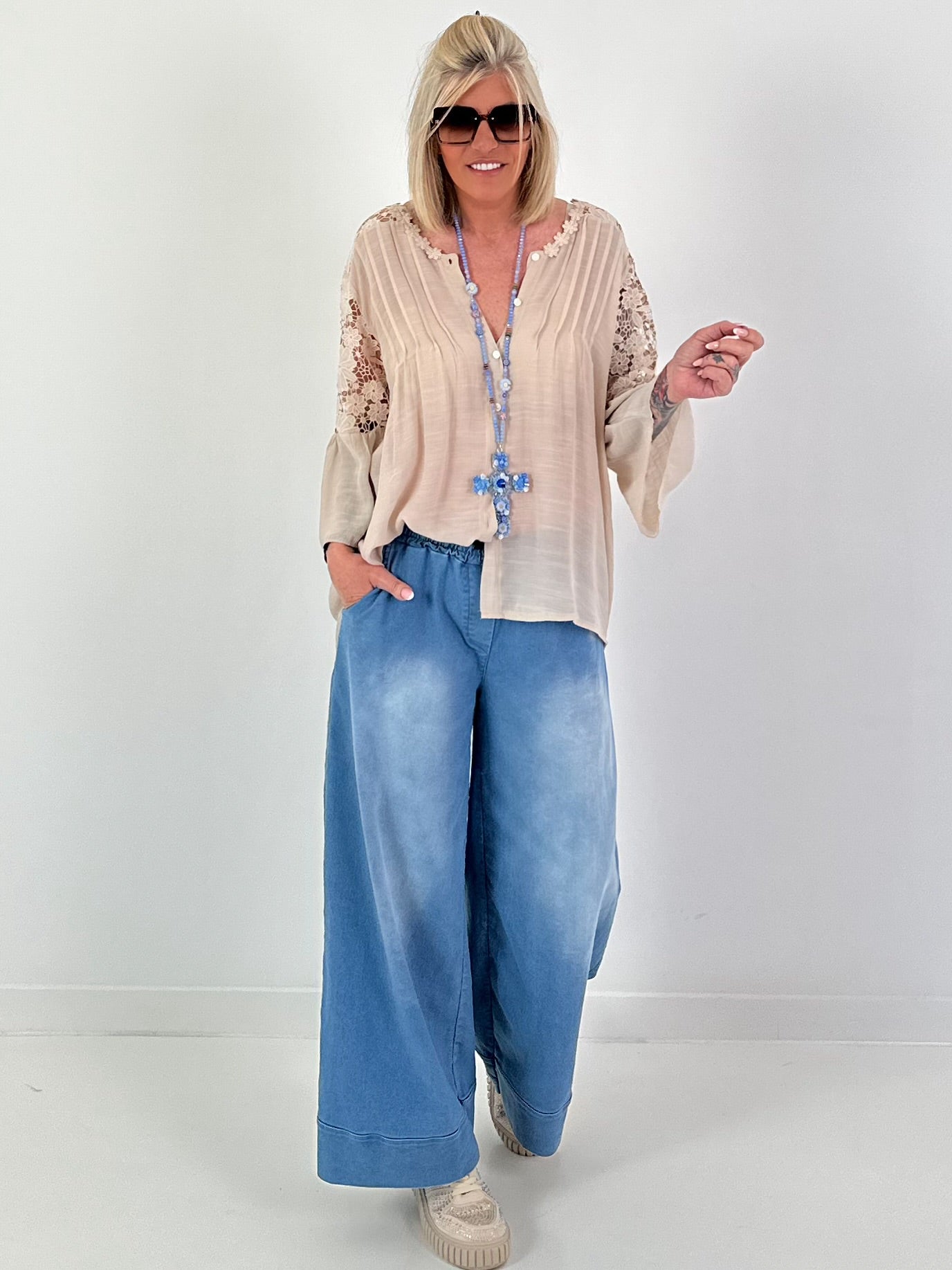 Bluse mit floralen Häkeleinsätzen - beige