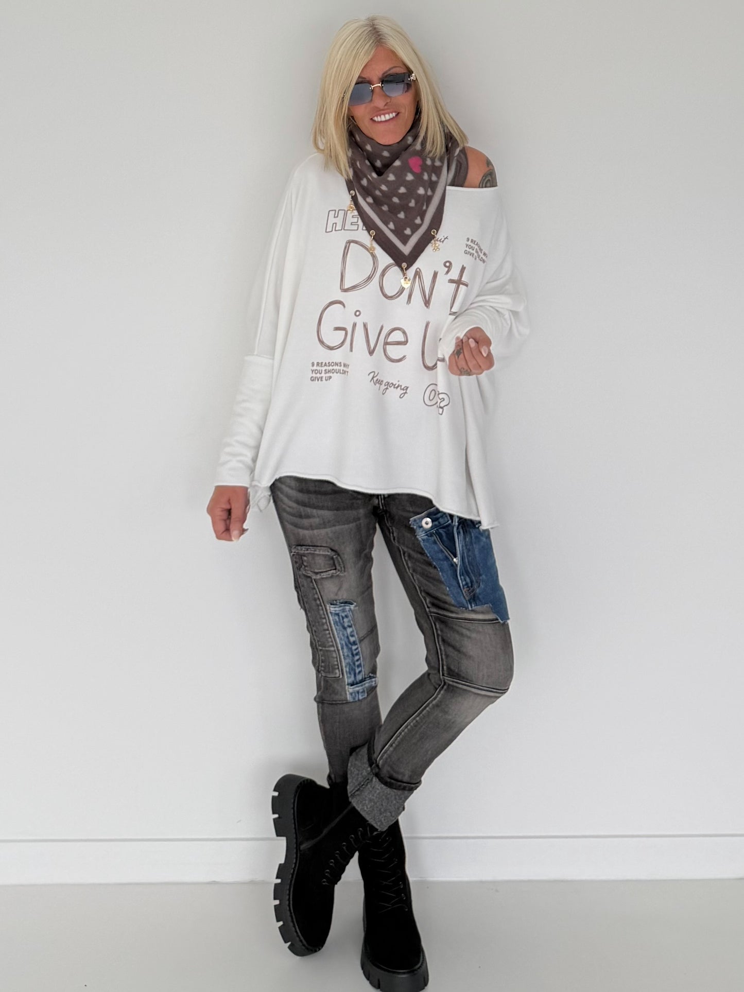 Sweater Dont Give Up - weiss