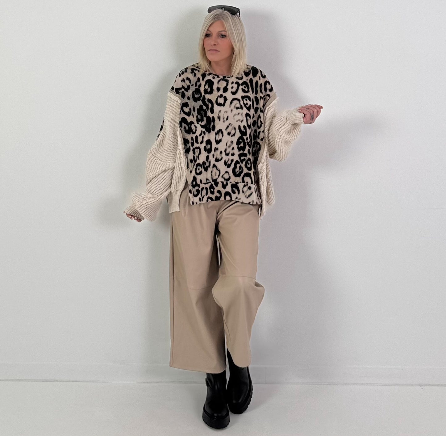 Oversized sweat sweater model "Urban Roar" - beige