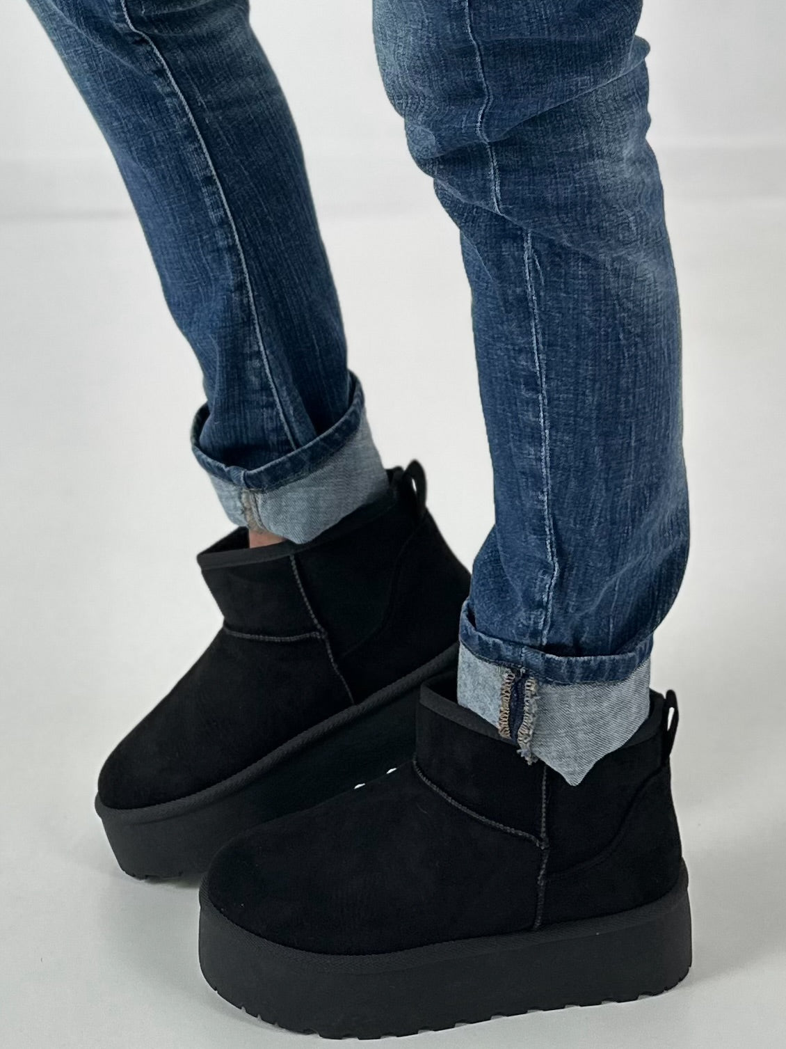 Cosy Low Boot model "Cloudie" - black