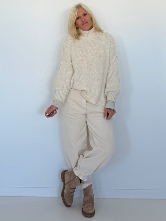 Weicher Grobstrickpullover mit Stehkragen - beige