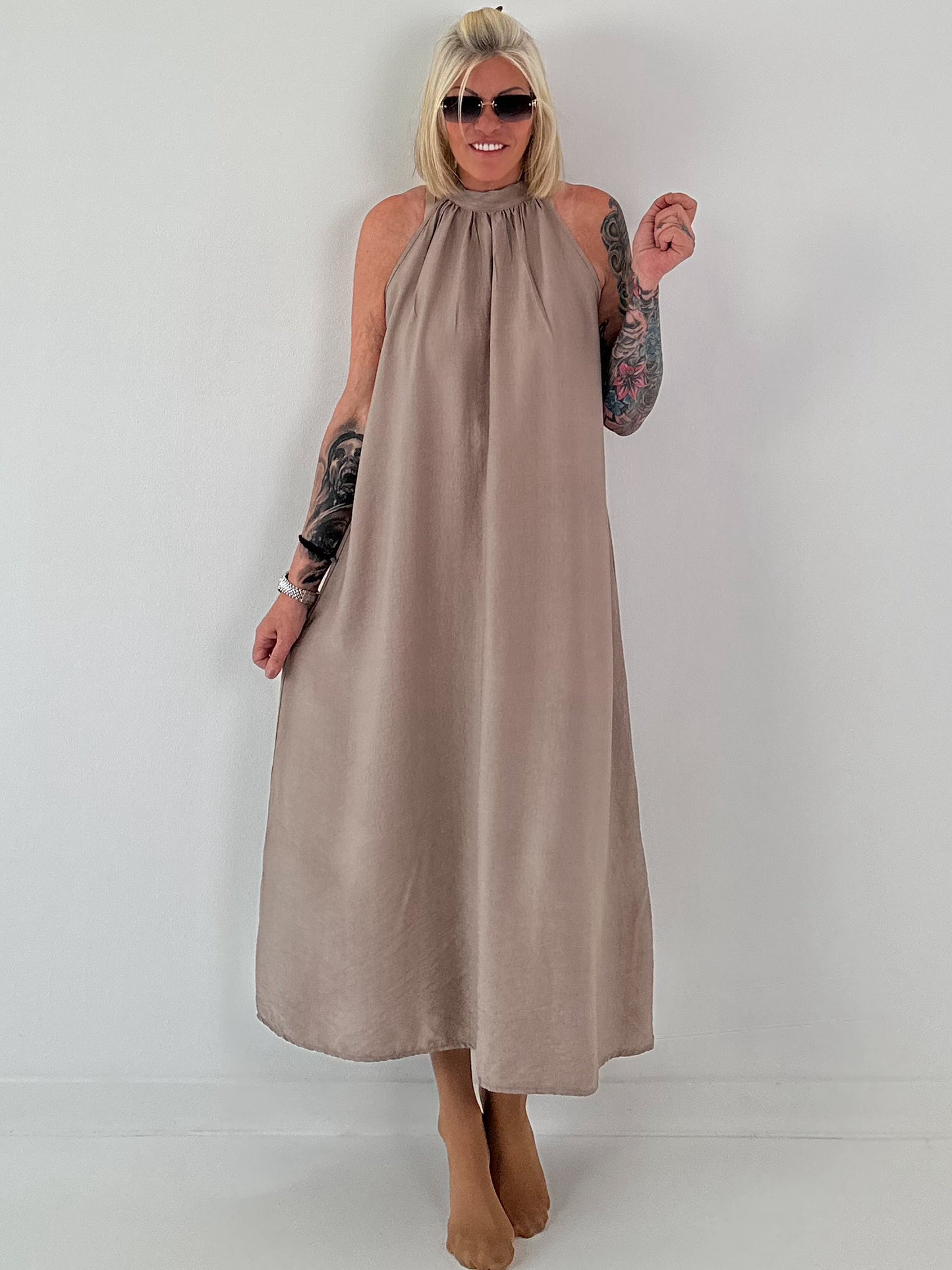 Klassisches Neckholder-Kleid - taupe