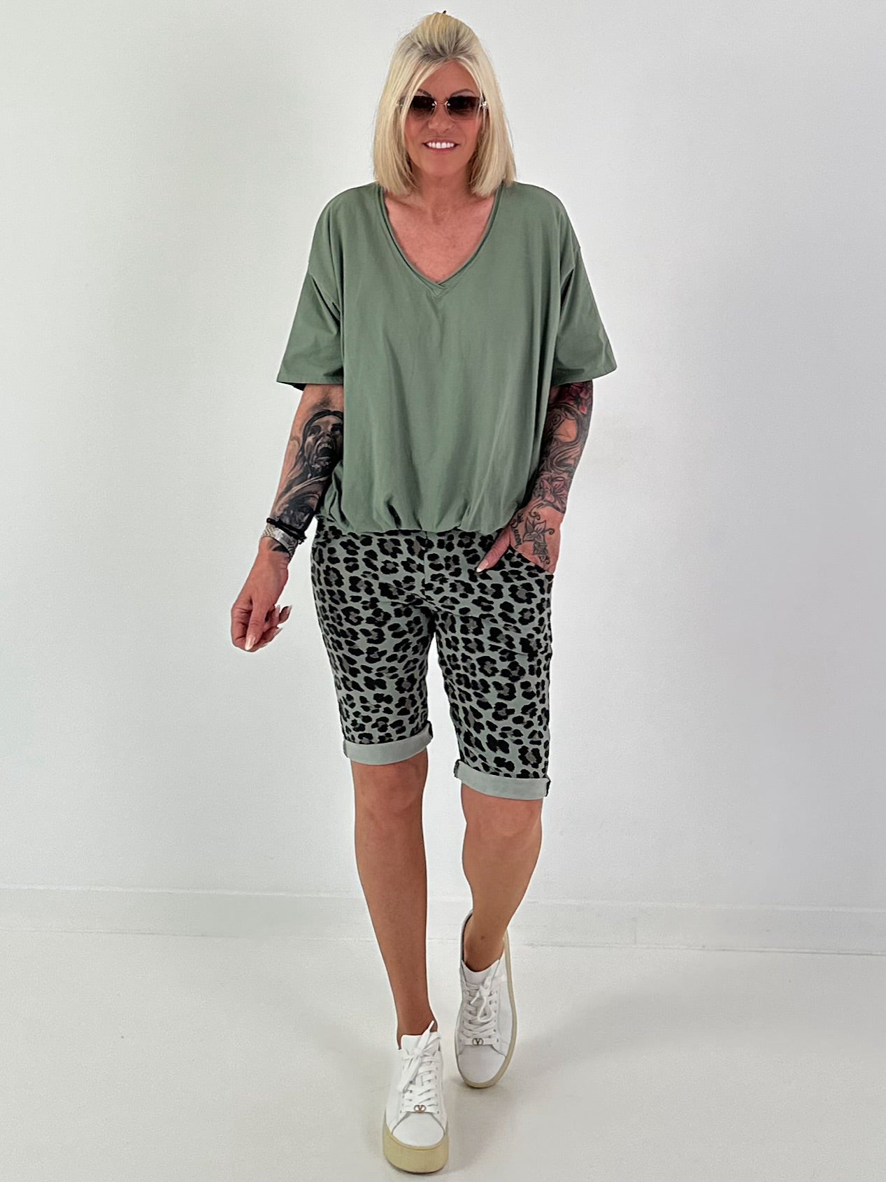 T-Shirt  mit gerafftem Saum - khaki