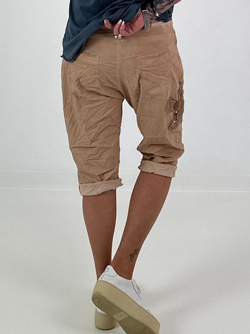 Short baggy shorts with crocheted flowers and sequins - camel