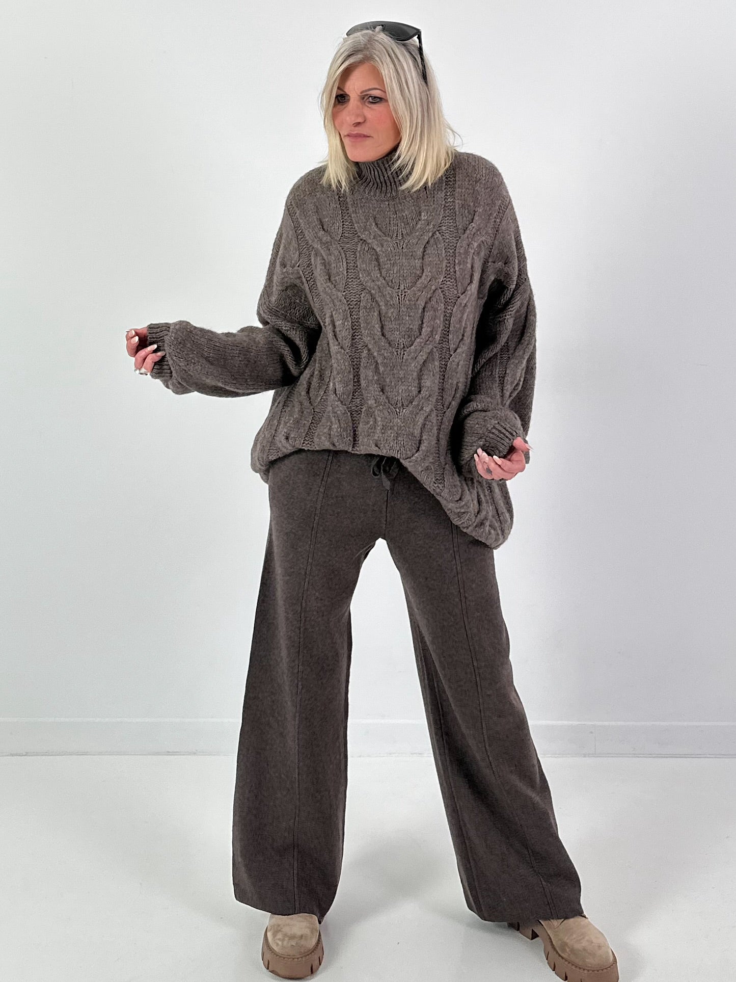 Lässiger Pullover mit Zopfmuster Modell "Pure Cable" - braun