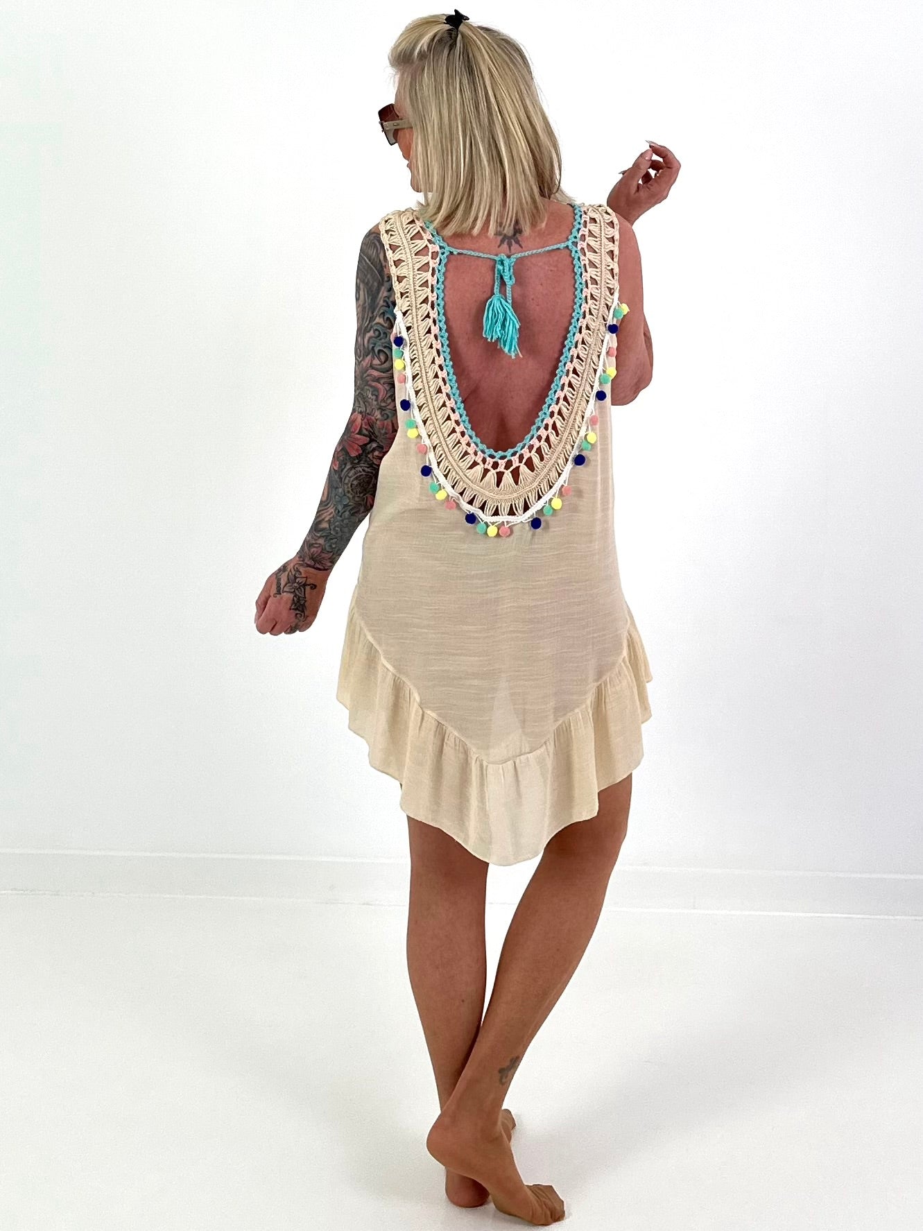 Ärmellose Ibiza Kleid/Tunika mit Häkeleinsätzen - beige