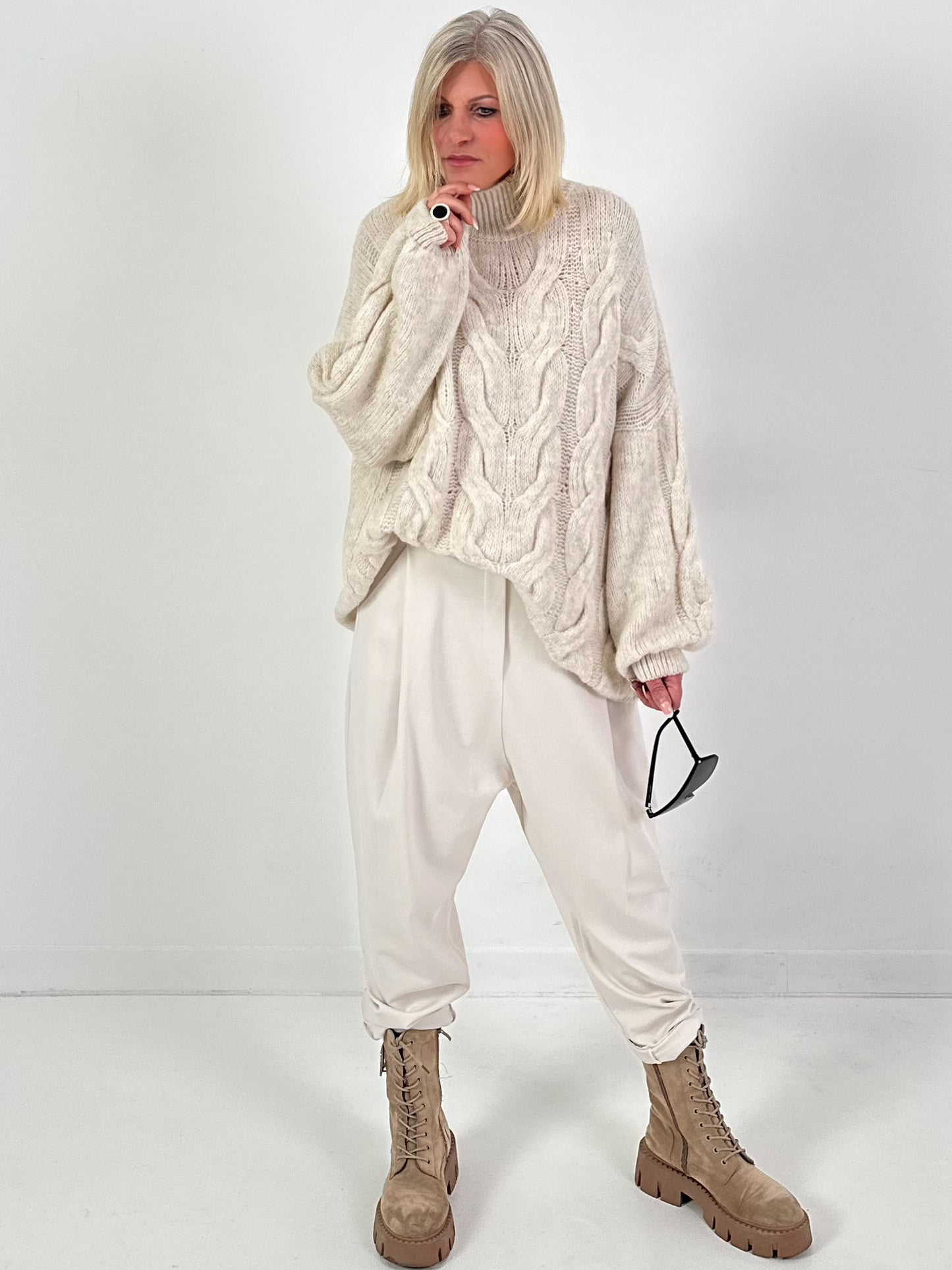 Lässiger Pullover mit Zopfmuster Modell "Pure Cable" - beige