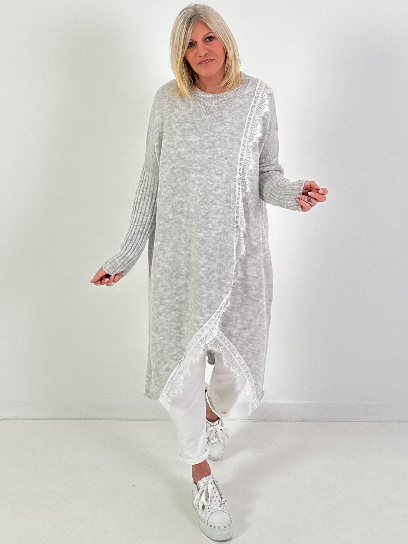 Longpullover Modell "Lumina Lace" - hellgrau