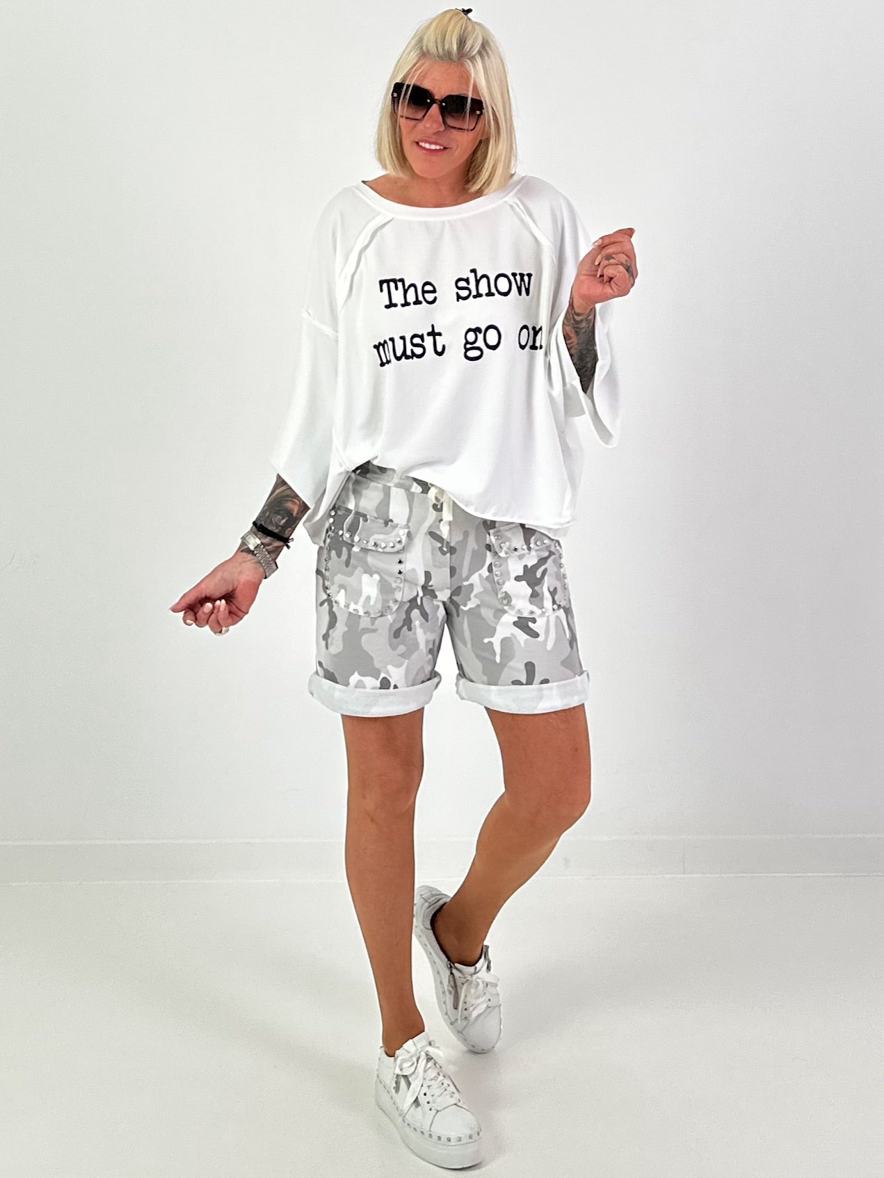 Oversized Shirt Show Must Go On - weiss