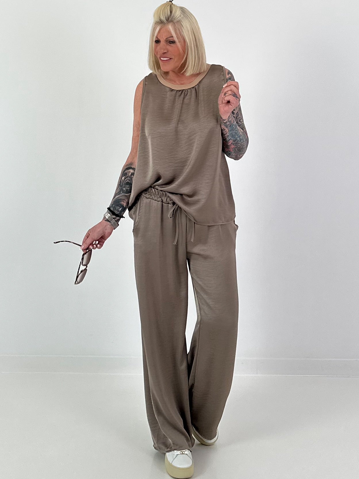 Two-piece set in satin look - taupe
