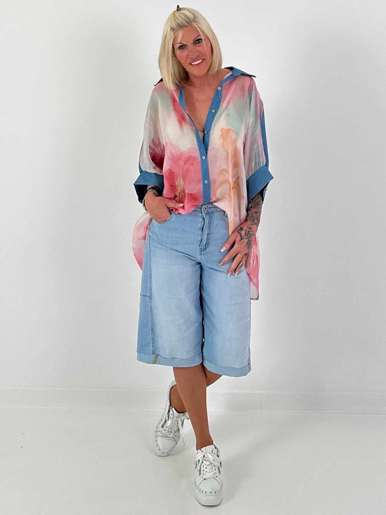 Oversized blouse with floral print - denim pink