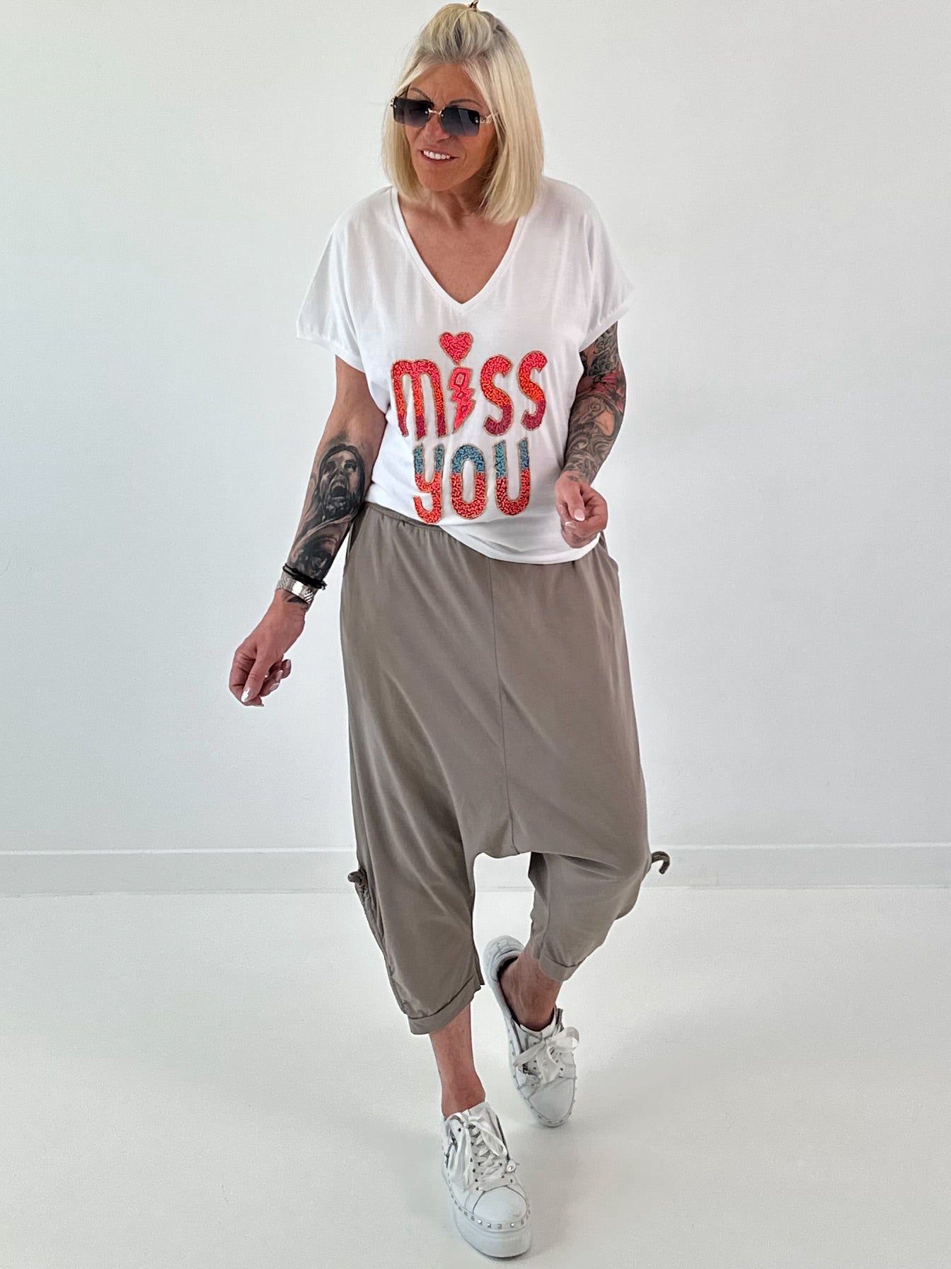 T-shirt with embroidered pearl lettering - white