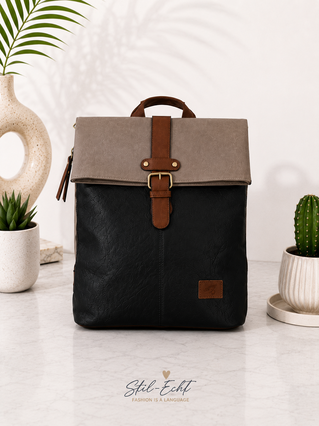 Backpack in Vintage Leather Look - Black - Soil