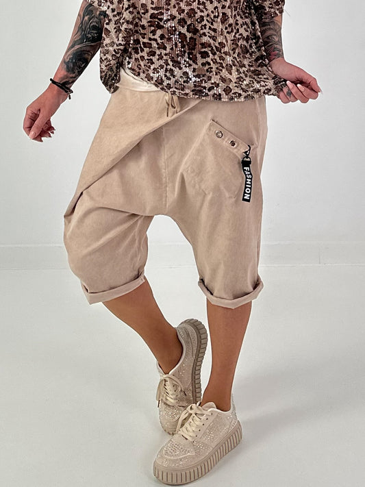 Baggy Short mit Überwurf und Tasche mit Details - sand