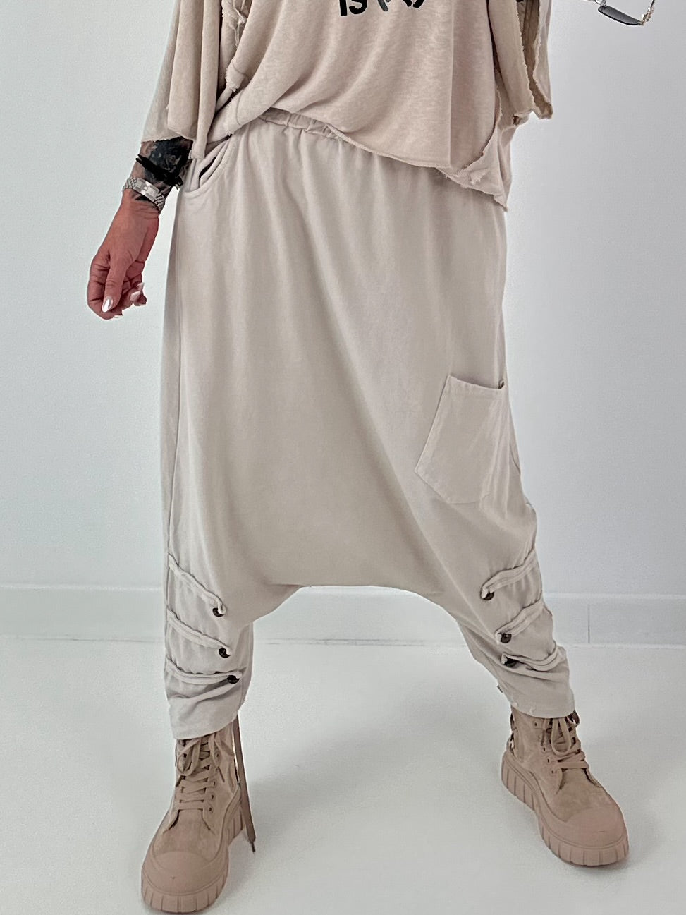 Haremhose mit Knopfdetails - beige
