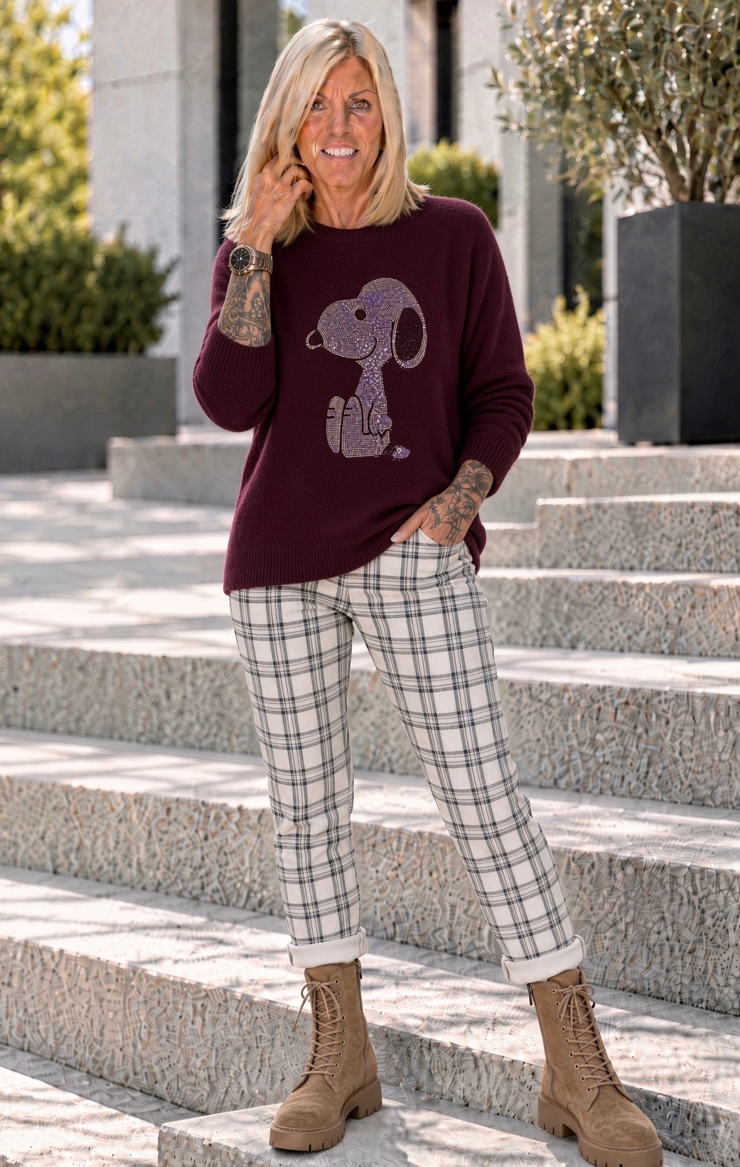 Sweater with rhinestone cartoon motif - burgundy
