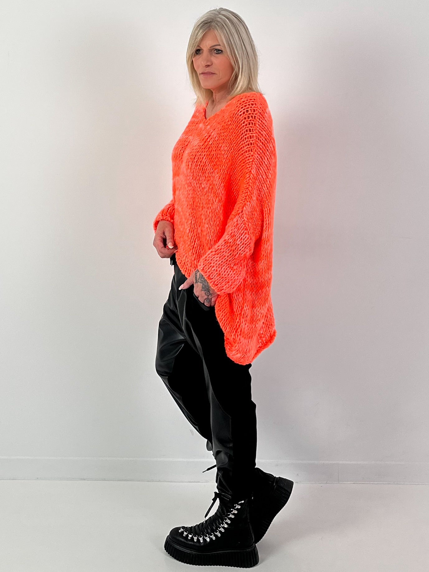 Grof gebreide trui model "Mellow Mix" - neon oranje