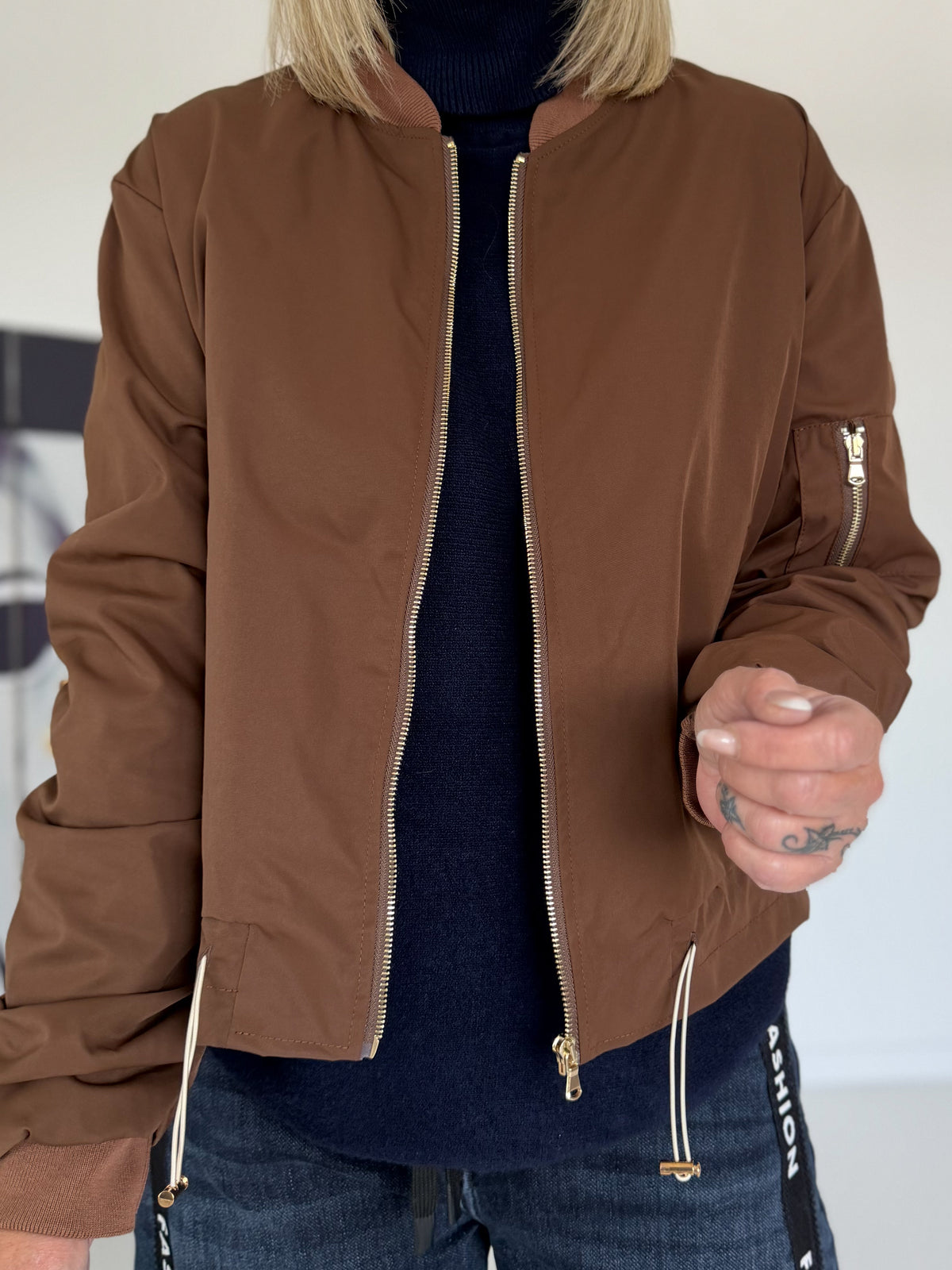 Bomberjacke mit gerafften Ärmeln - schoko