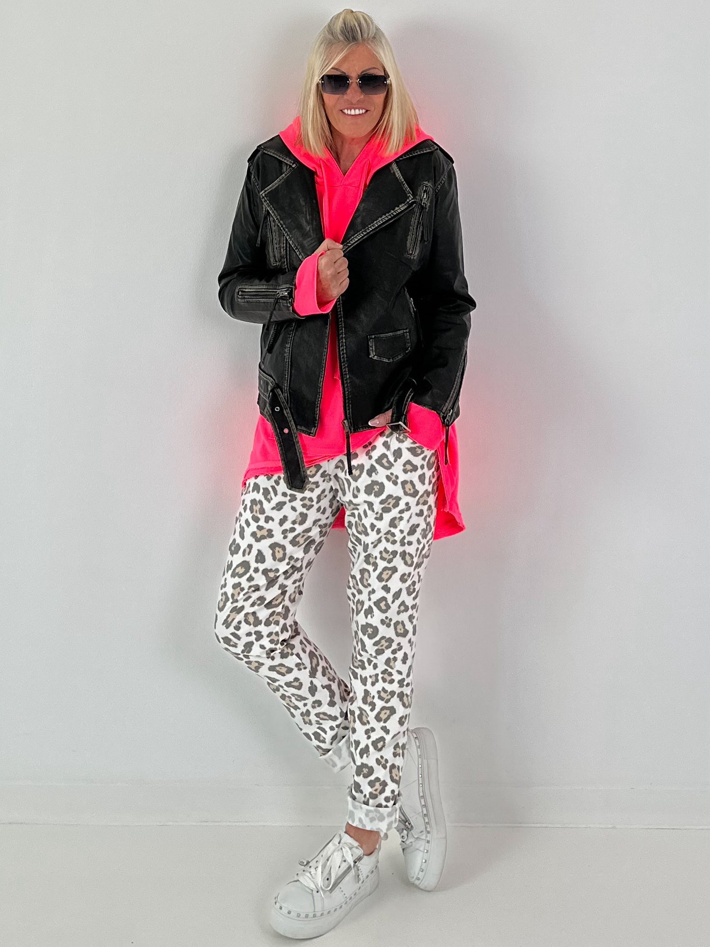 Stylish biker jacket in leather look - black