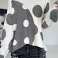 Pullover mit V-Ausschnitt und Art-Print - ecru-anthrazit