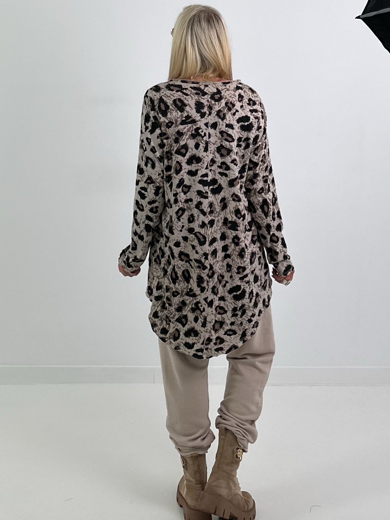 Shirt mit Leo-Print - beige