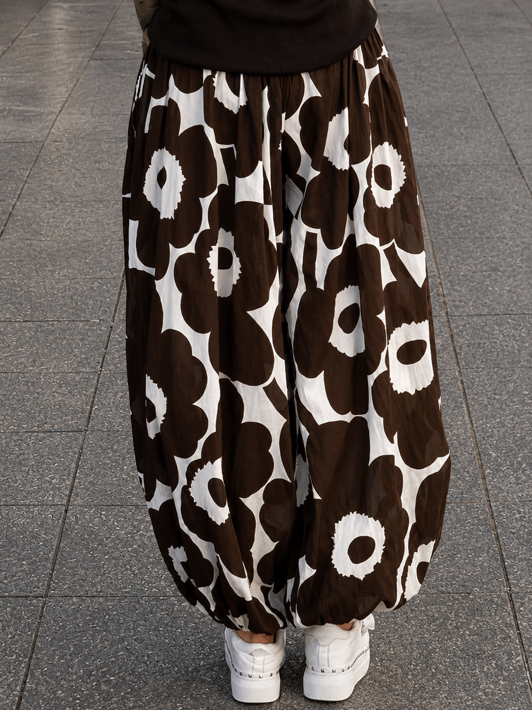 Leichte Pumphose mit floralem Print  - mokka - weiss