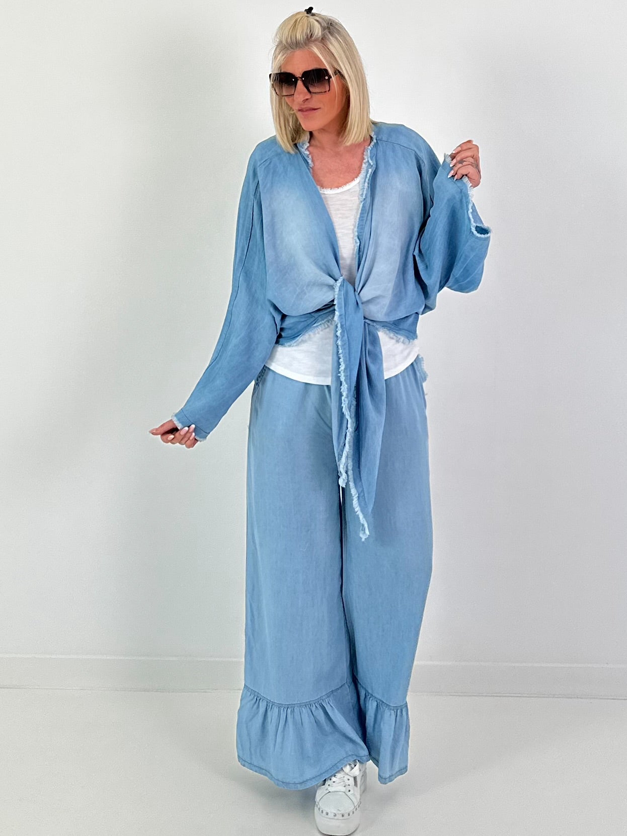 Jeansblouse met strikknoop - lichtblauw