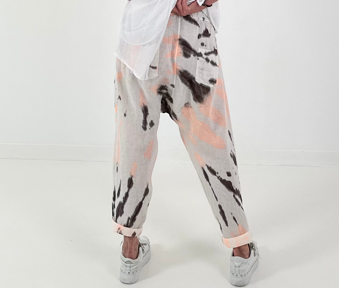 Linen Baggy with Tie-Dye Pattern - white-neon orange-dark brown