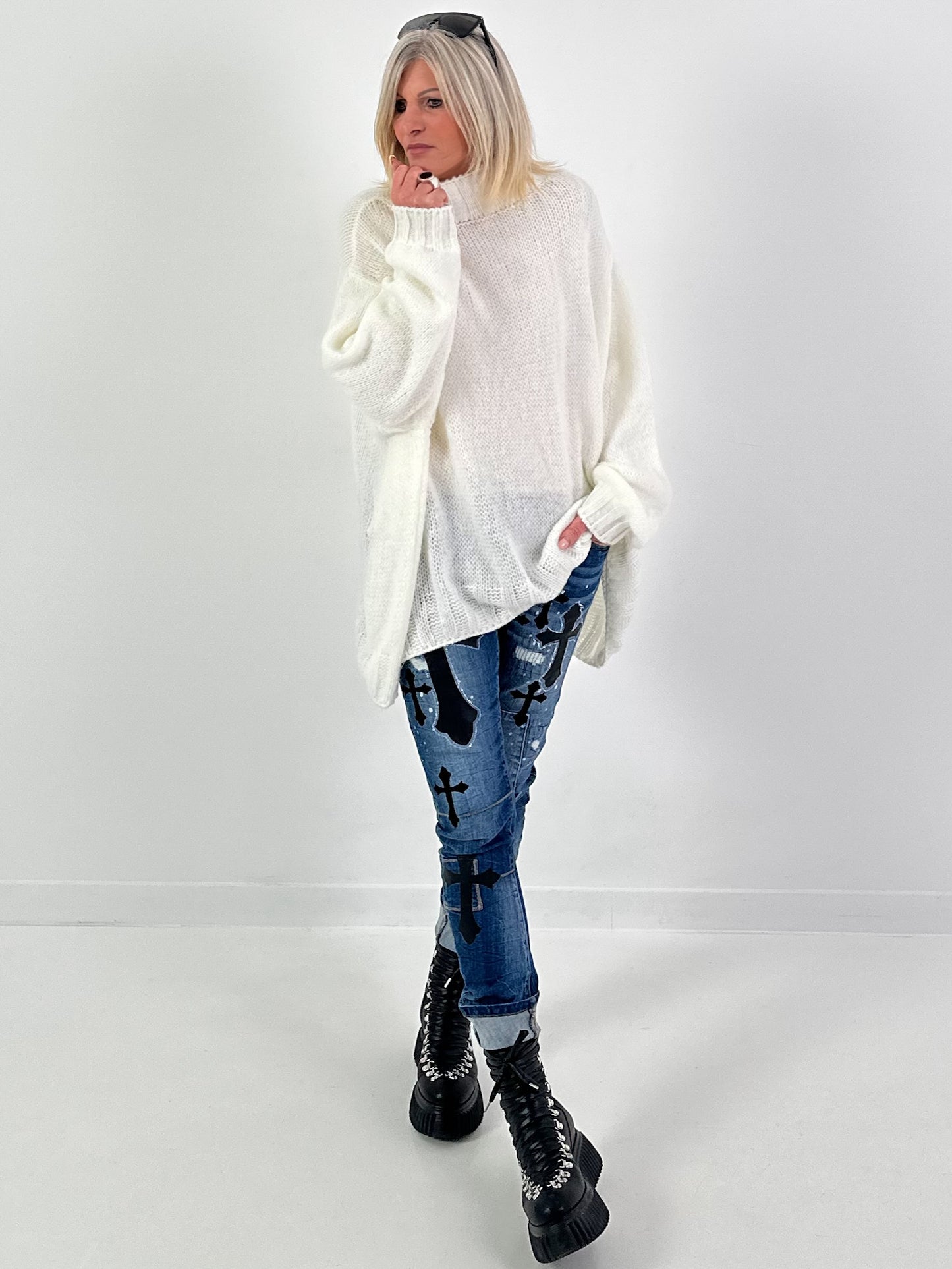 Oversized sweater model "Snuggle Arctic" - ecru