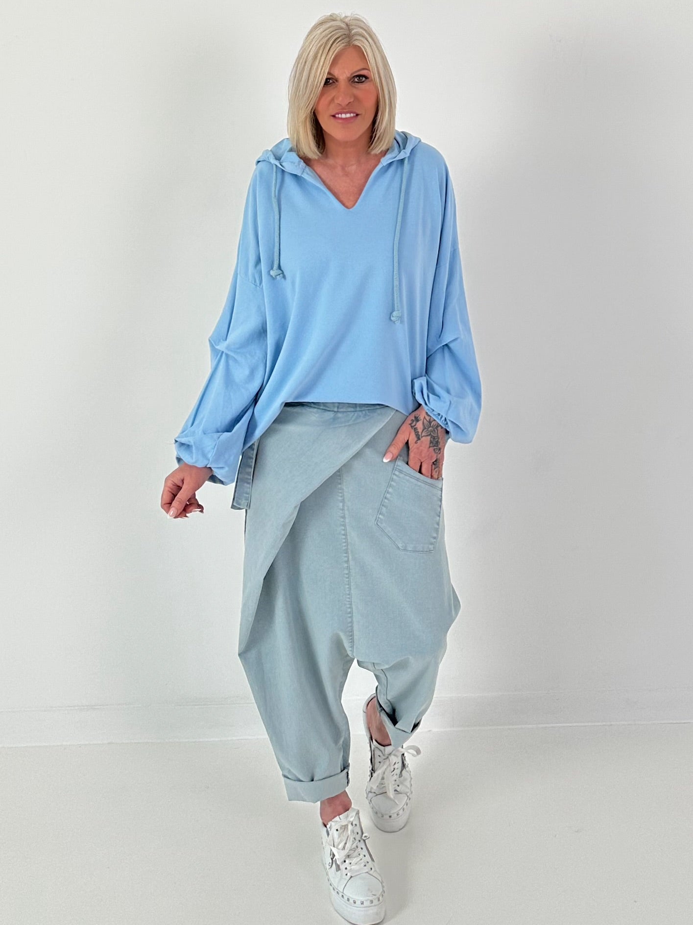 Hoodie mit V-Neck - hellblau