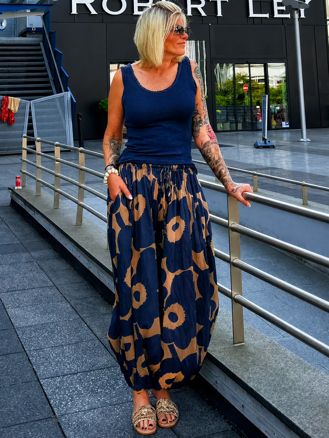 Leichte Pumphose mit floralem Print  - blau-camel