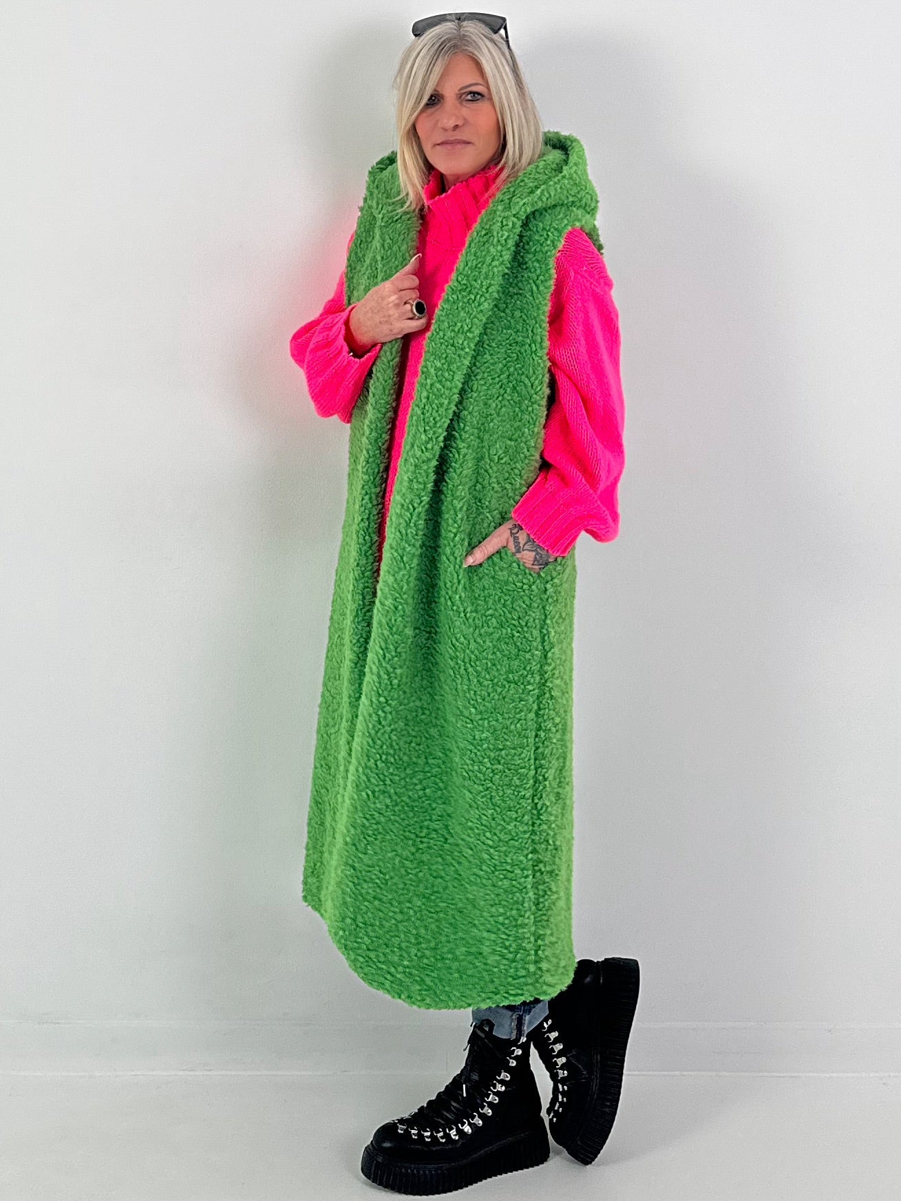 Long vest model "Leo Layers" - green