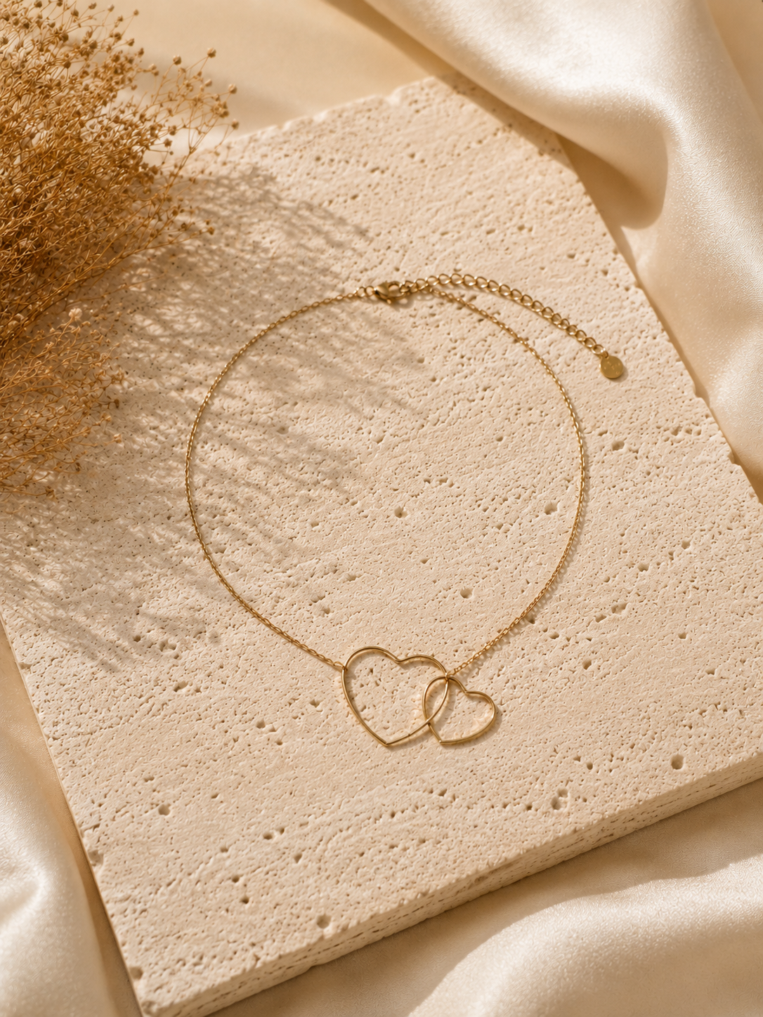 Giuno Necklace with Heart Pendant - Gold