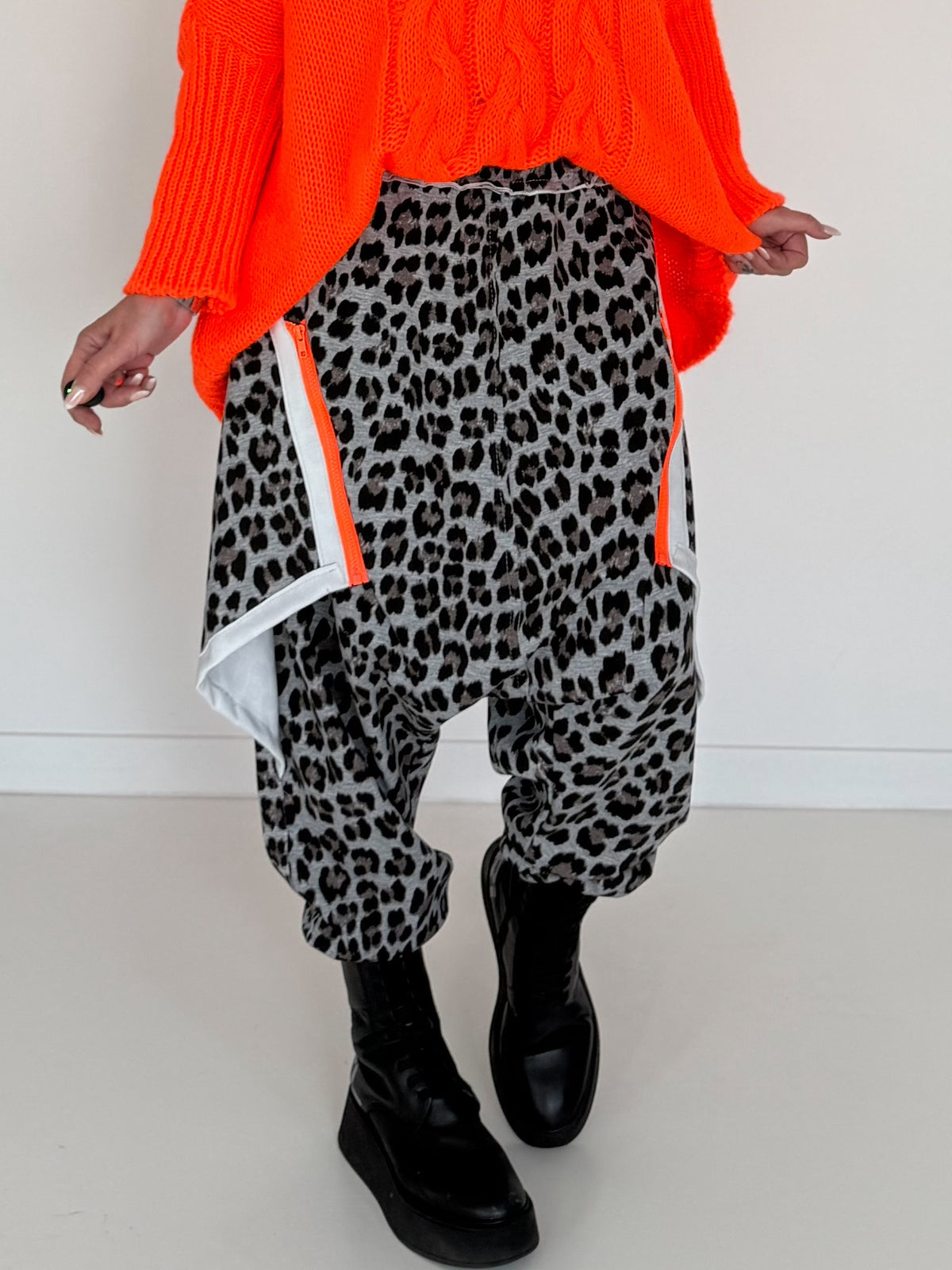Haremhose im Leo-Print - grau-mehrfarbig