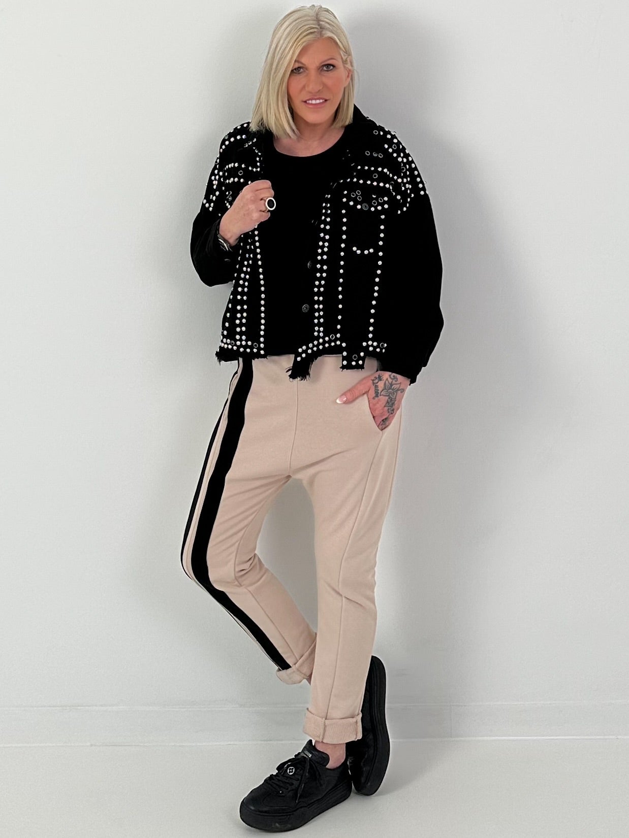 Hose mit seitlich verlaufenden Streifendetails - beige