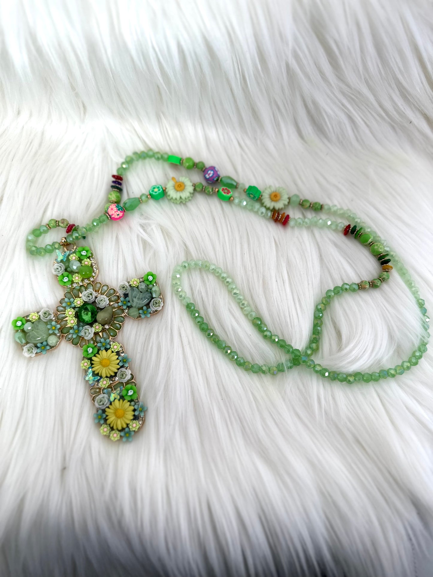 Kette mit Kreuz Anhänger - grün-mehrfarbig