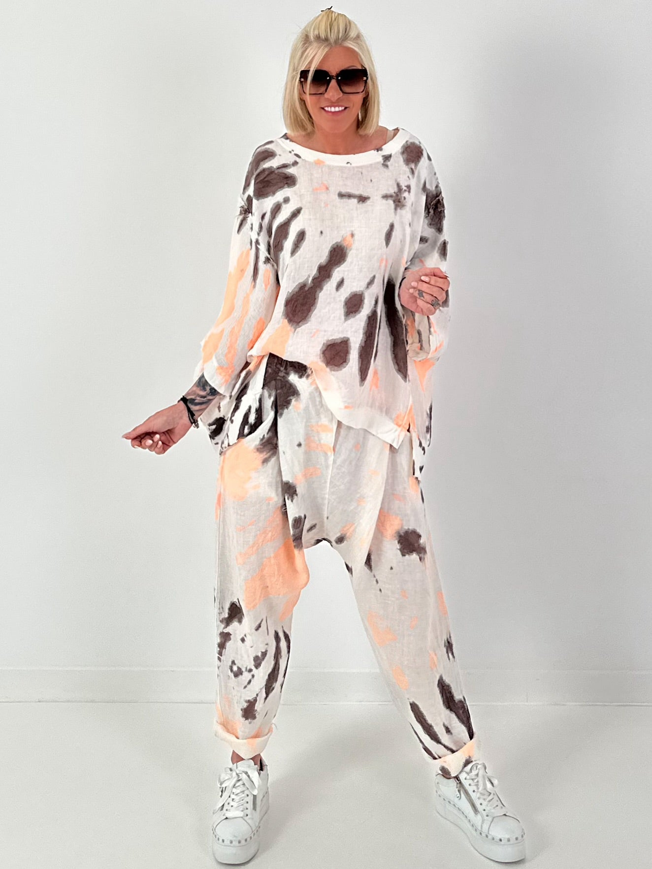 Linen Baggy with Tie-Dye Pattern - white-neon orange-dark brown