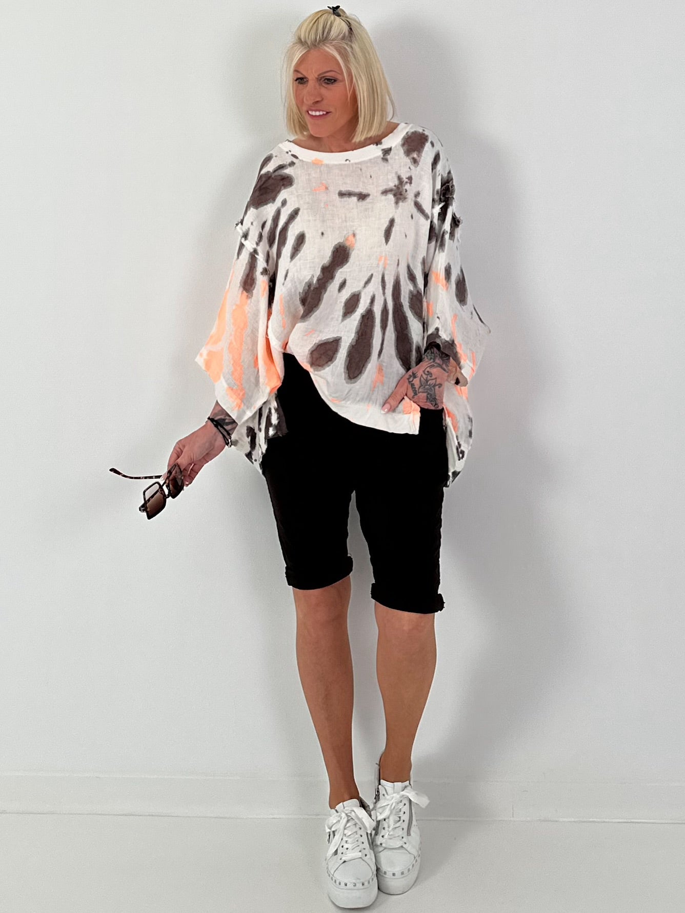 Oversized Batik Leinen Shirt - weiss-neonorange-dunkelbraun