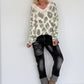 Pullover mit V-Ausschnitt und Leo-Print - leo-oliv