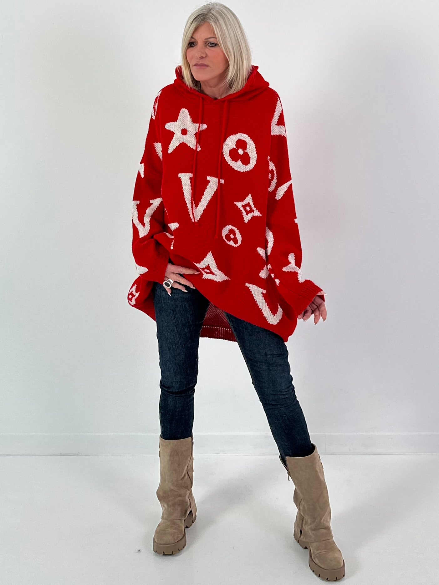 Hooded knit sweater, model "Cozy Beam" - red