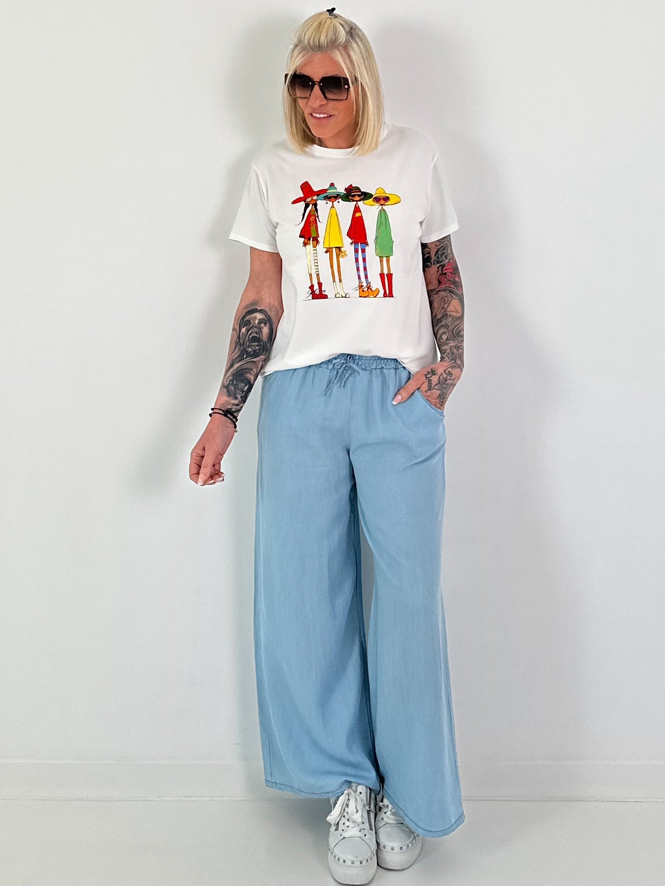 T-Shirt with front print - white