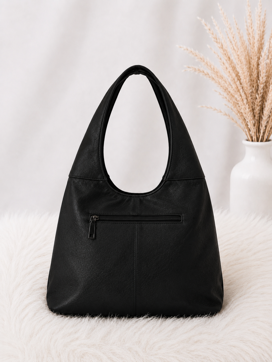 Bag in vintage leather look - black