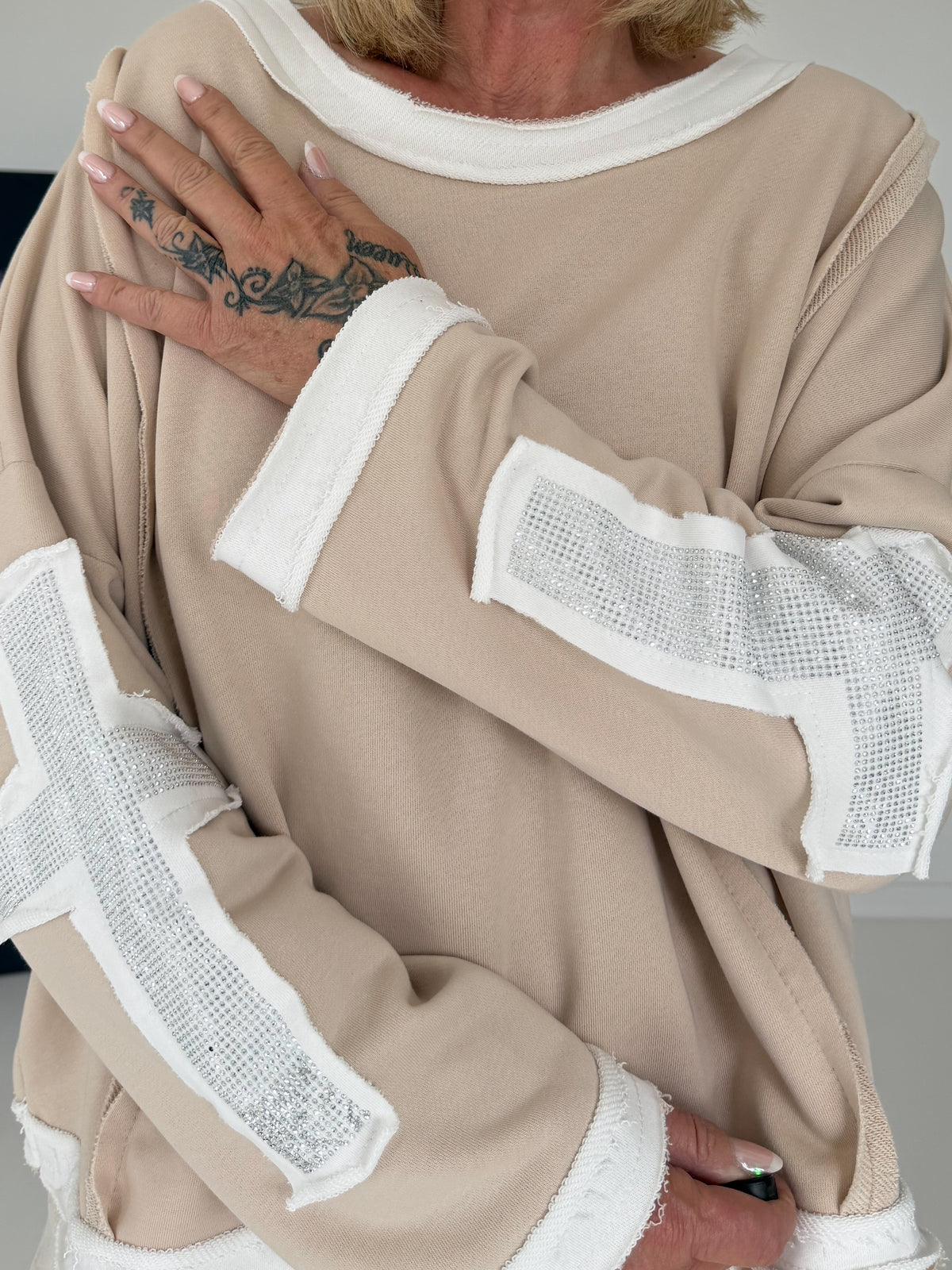 Oversized Sweater mit Strasskreuz - beige-ecru
