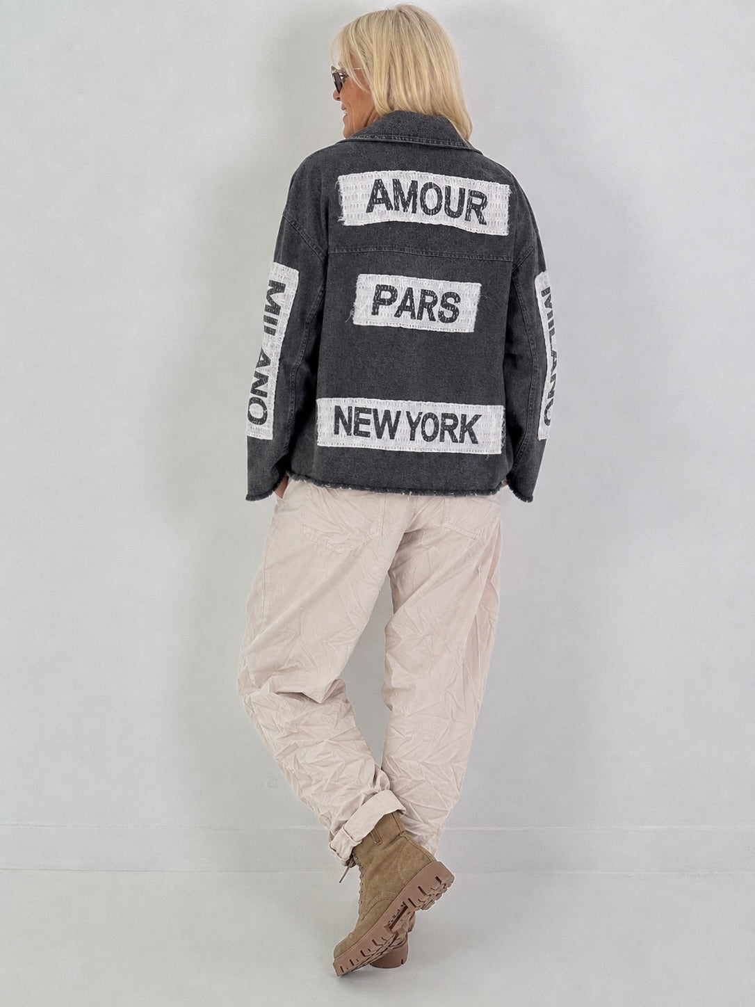 Lässiges Jeanshemd mit Statement Patches - denim black