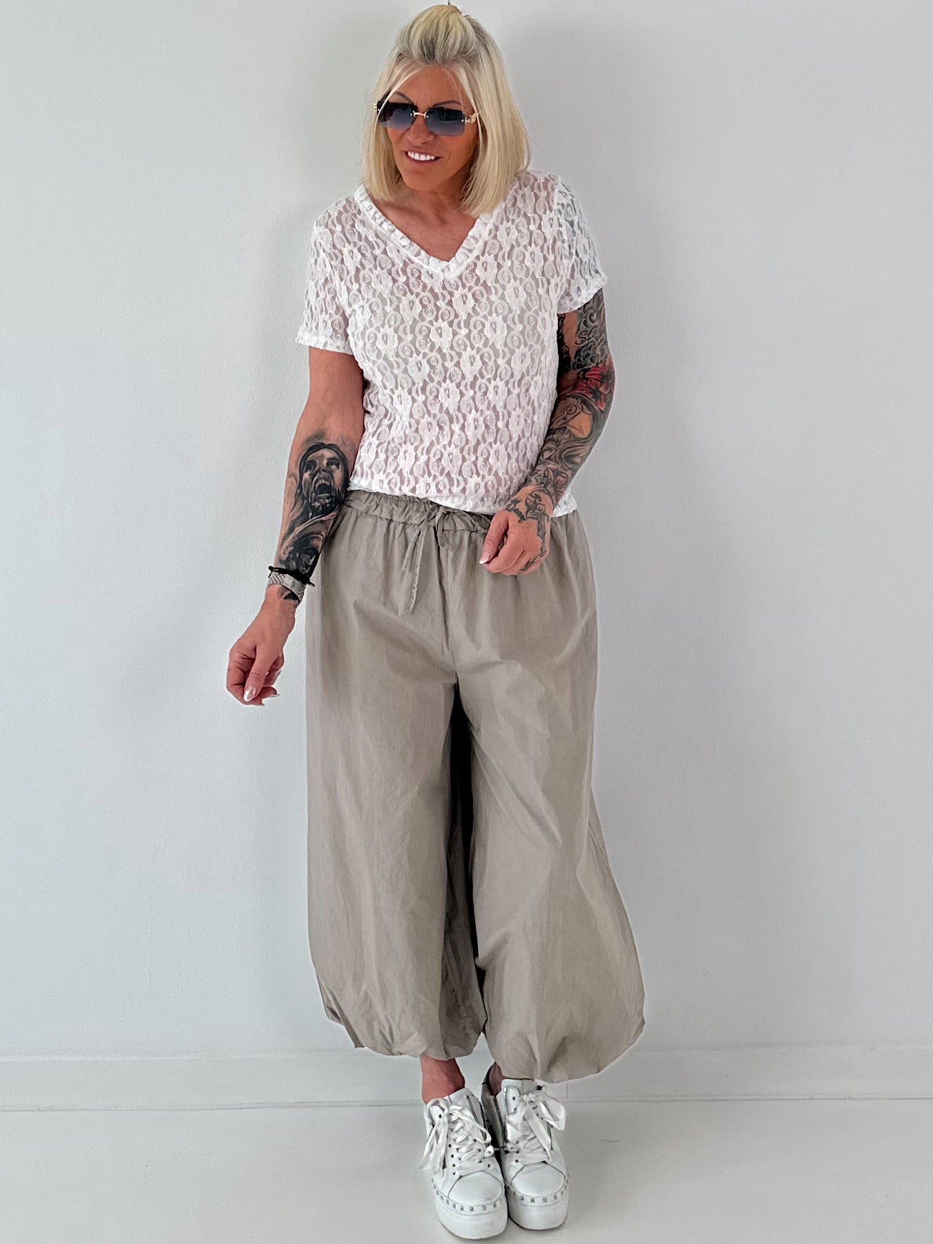 Spitzen Shirt mit V-Neck - weiss