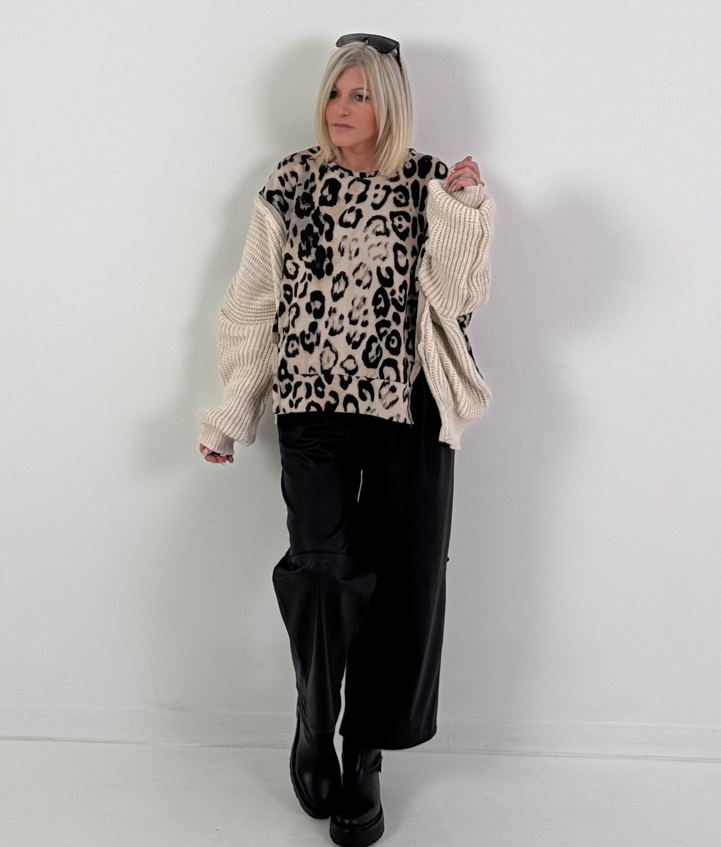 Oversized sweat sweater model "Urban Roar" - beige