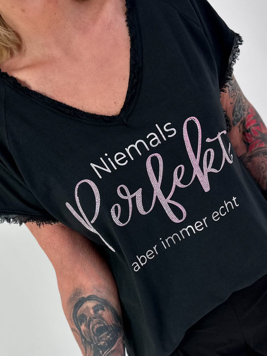 T-Shirt with Statement Print - black