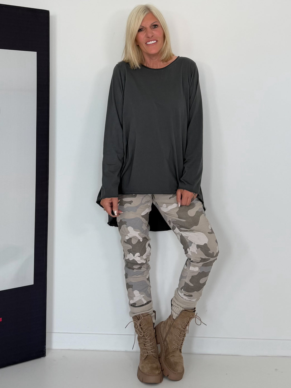 Basic Shirt mit Rundhalsausschnitt - anthrazit