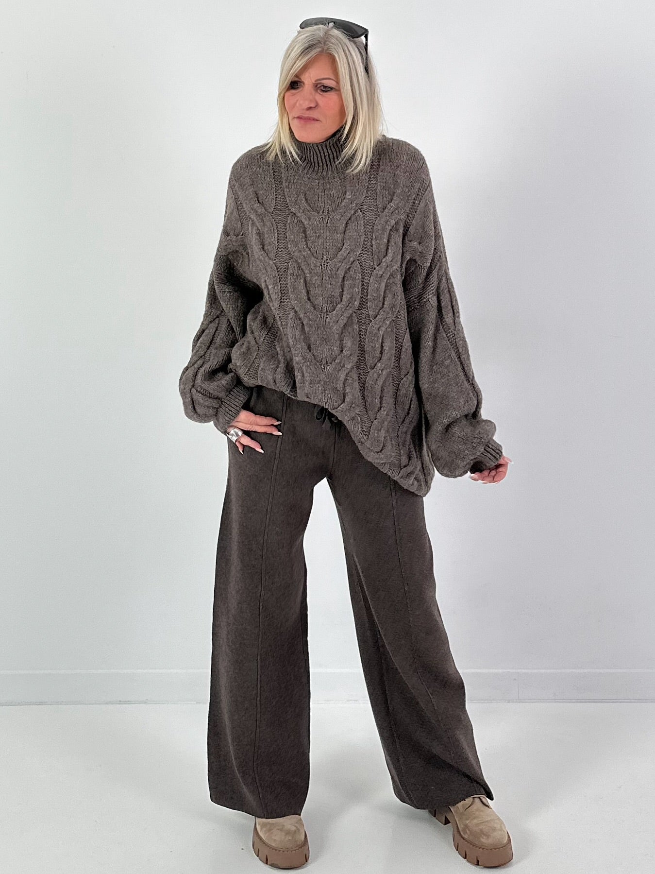 Lässiger Pullover mit Zopfmuster Modell "Pure Cable" - braun