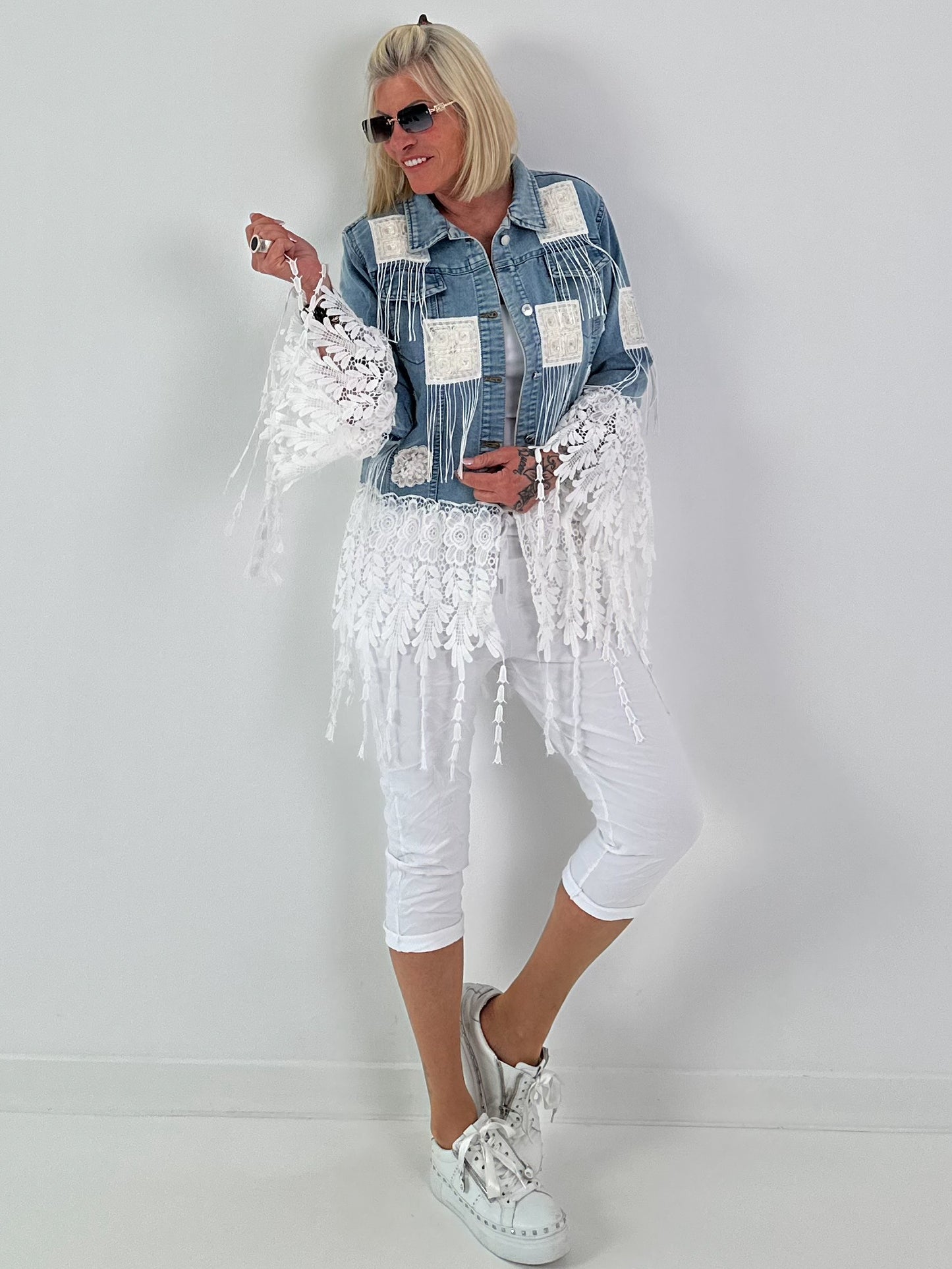 Boho Jeansjacke mit aufwendigen  Details - hellblau-weiss